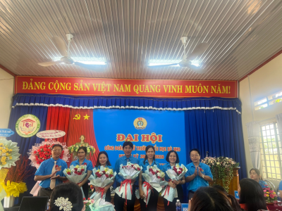 Đồng chí Dương Thị Hương Giang tái đắc cử Chủ tịch  Công đoàn CĐCS Trường TH Bù Nho