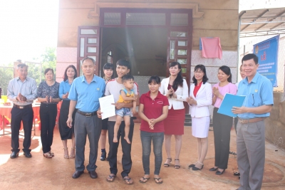 Liên đoàn Lao động huyện Phú Riềng: Bàn giao 2 căn nhà “Mái ấm công đoàn”